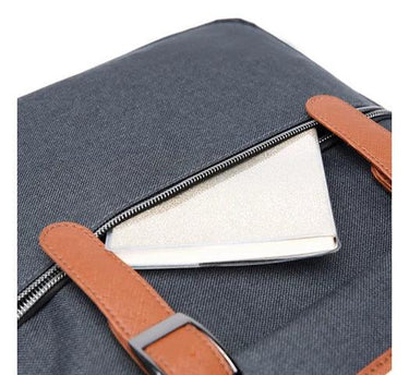 Mochila KOLKE con Tapa y Precintos para Notebook de hasta 15.6